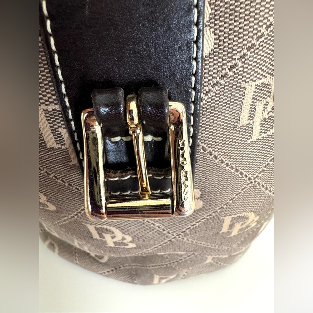 ✨Vintage Dooney & Bourke Brown Shoulder Bag with Structured Design✨ - Picture 10 of 16
